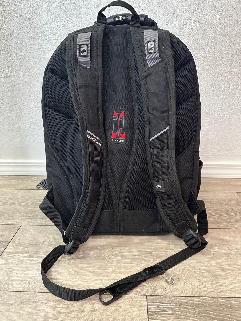 SwissGear 1900 ScanSmary TSA Backpack - Picture 4 of 11